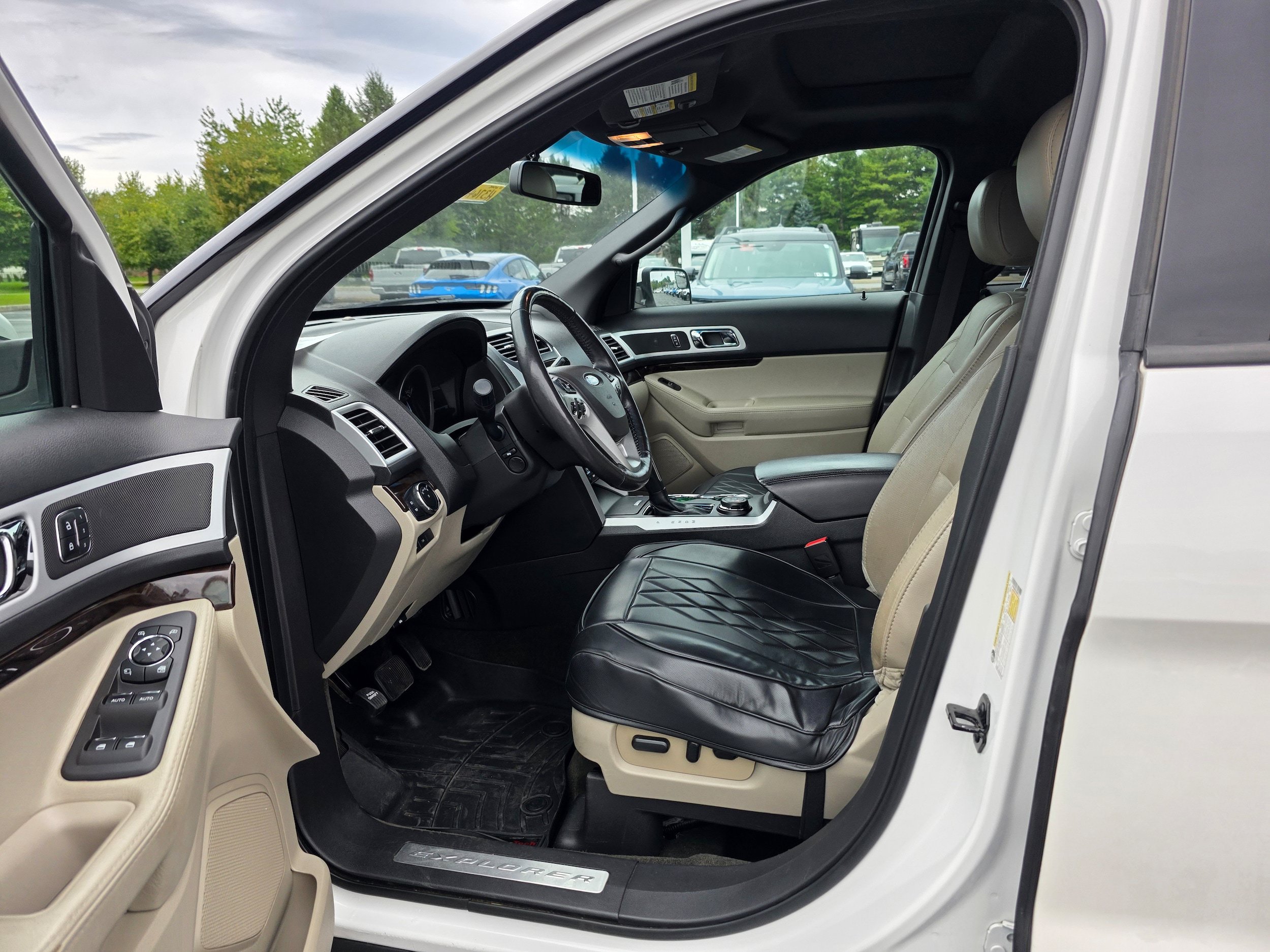 Used 2014 Ford Explorer Limited w/ Equipment Group 301A AWD/4WD image 20