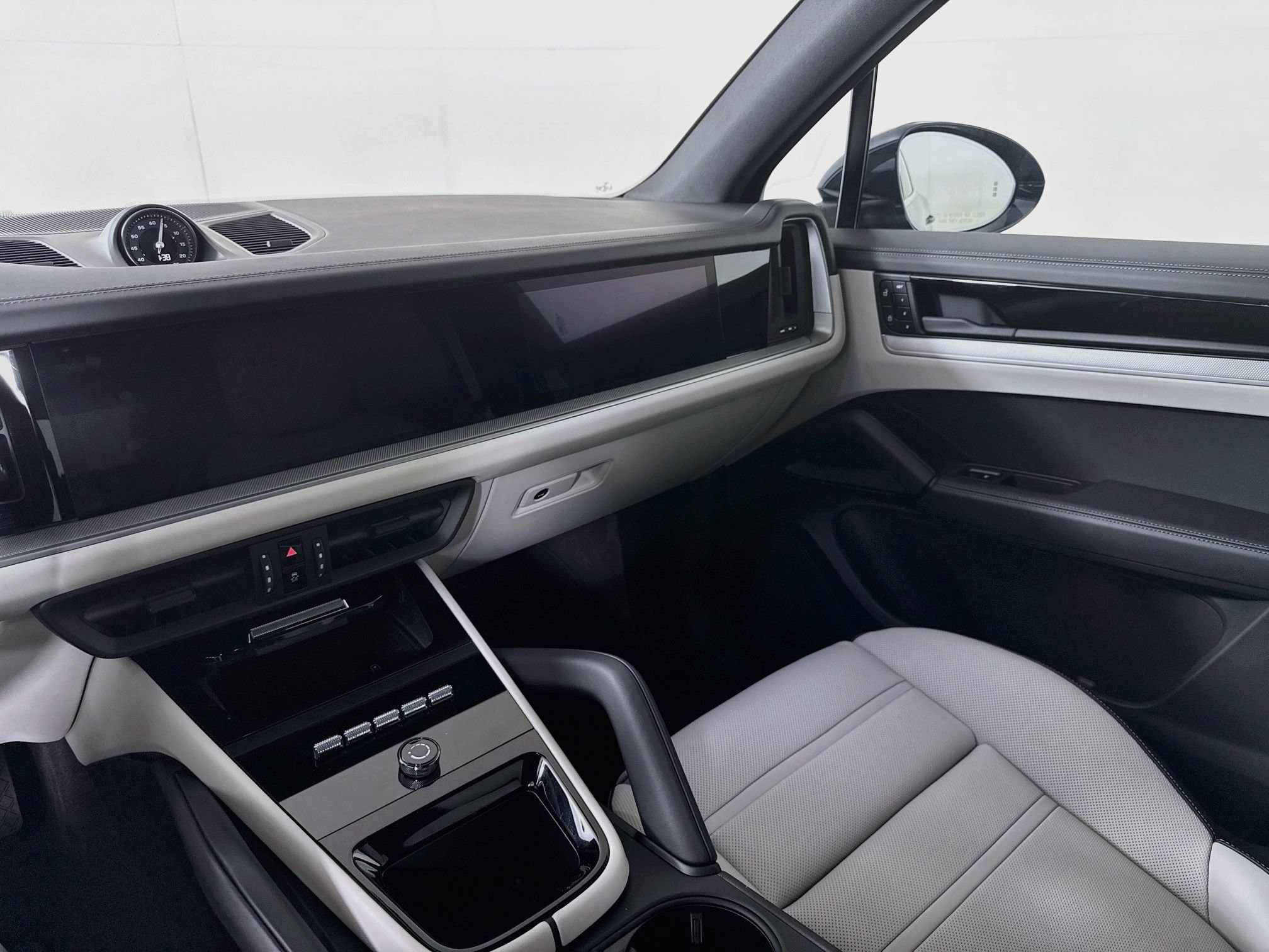 Certified 2026 Porsche Cayenne E-Hybrid AWD/4WD image 23