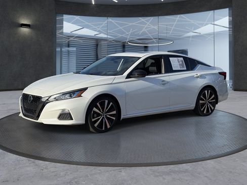Used 2021 Nissan Altima 2.5 SR w/ SR Premium Package FWD image 2