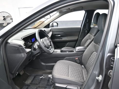 Used 2025 Nissan Kicks SV image 11