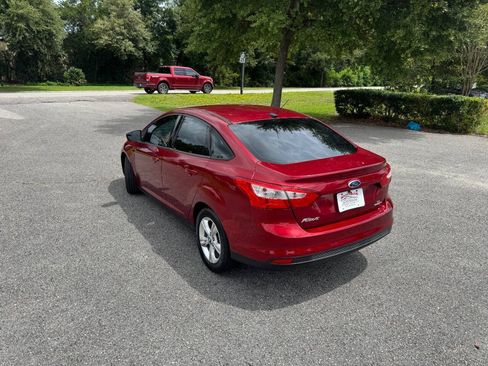 Used 2013 Ford Focus SE FWD image 4