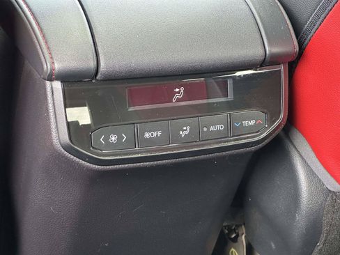 Used 2022 Toyota Highlander XSE FWD image 14