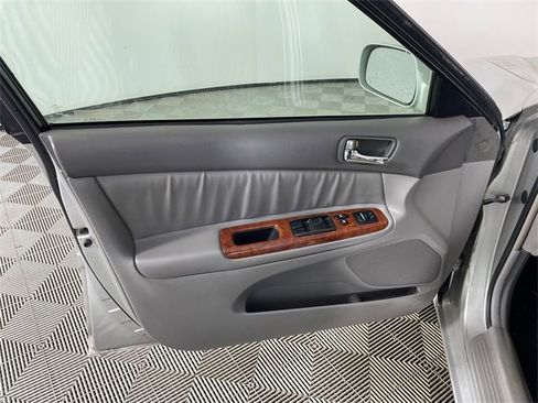 Used 2003 Toyota Camry LE image 10