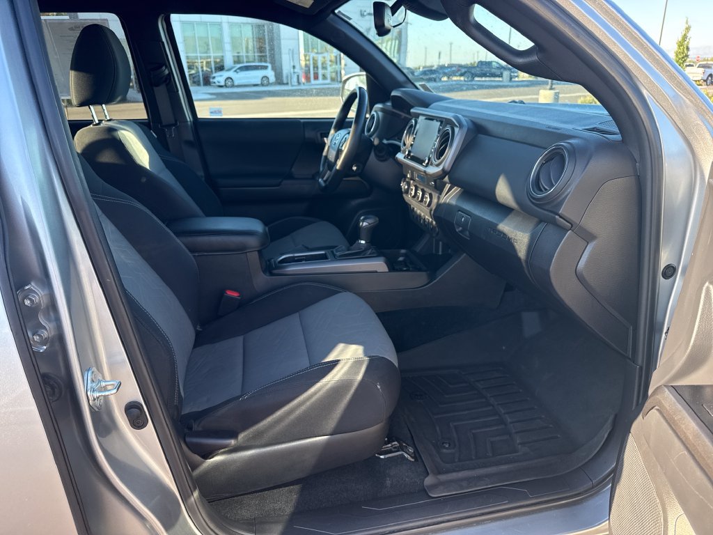 Used 2023 Toyota Tacoma TRD Off-Road w/ Technology Package AWD/4WD image 30