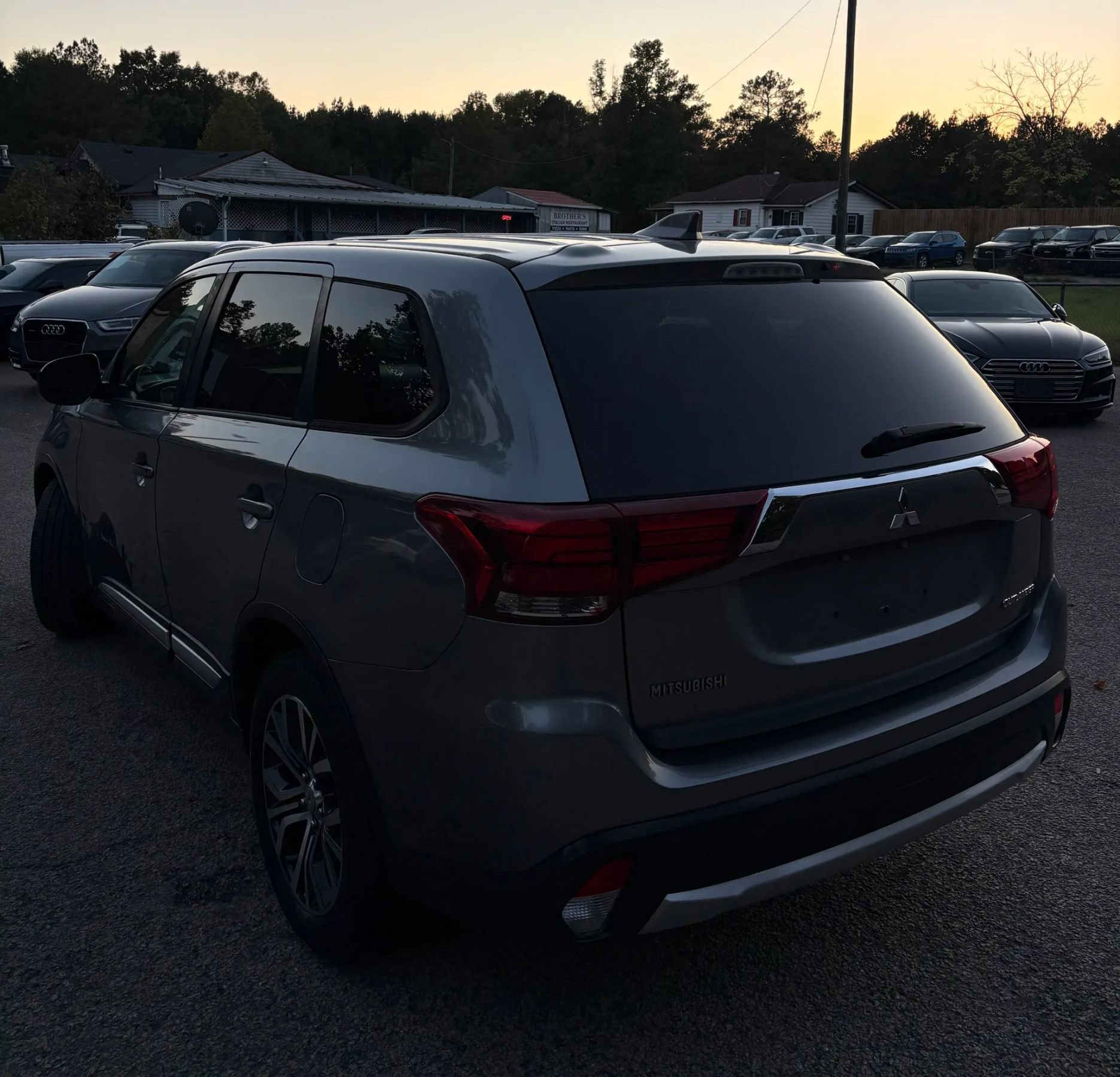 Used 2018 Mitsubishi Outlander ES AWD/4WD image 4