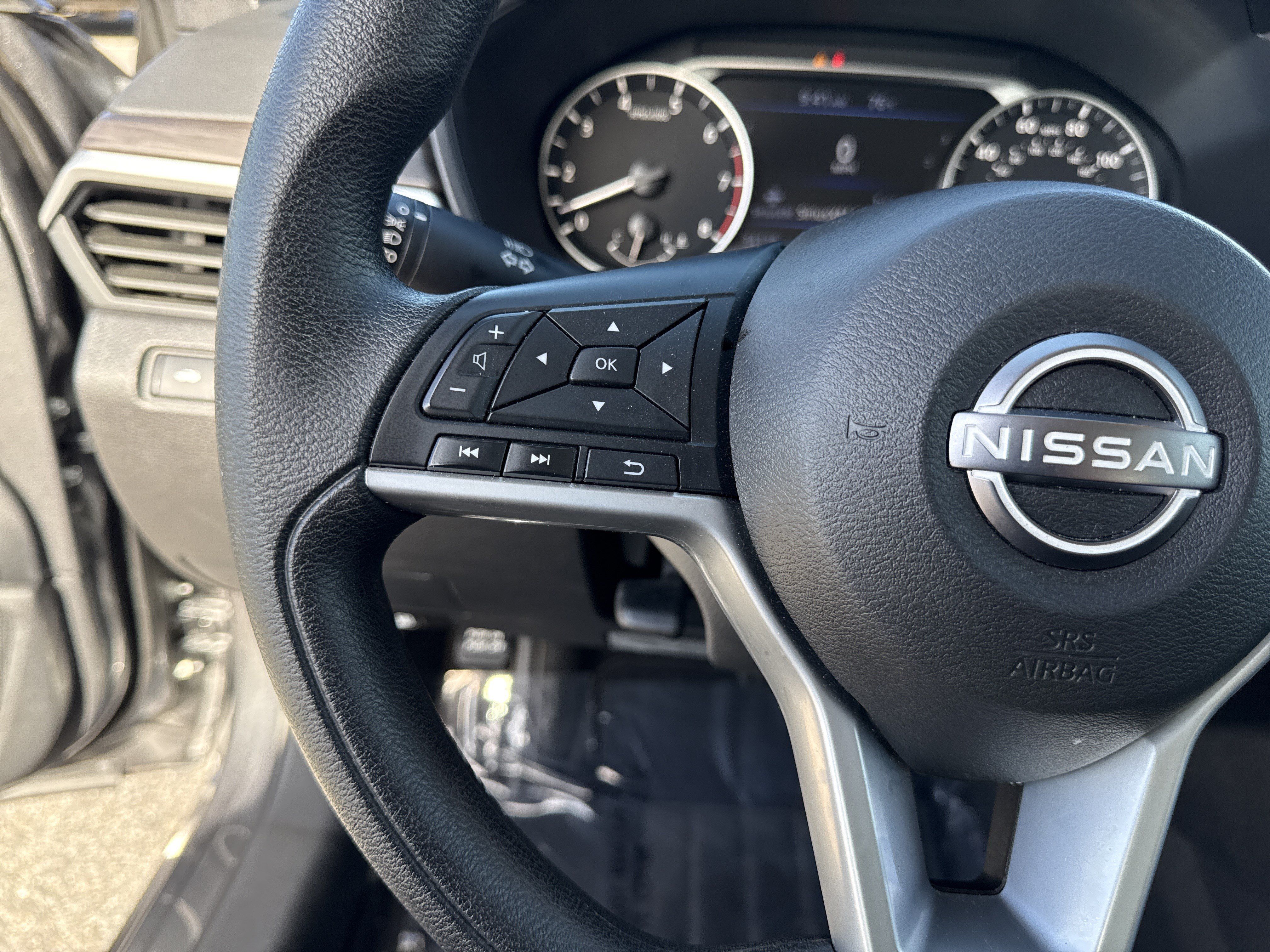 Used 2025 Nissan Altima 2.5 SV FWD image 18