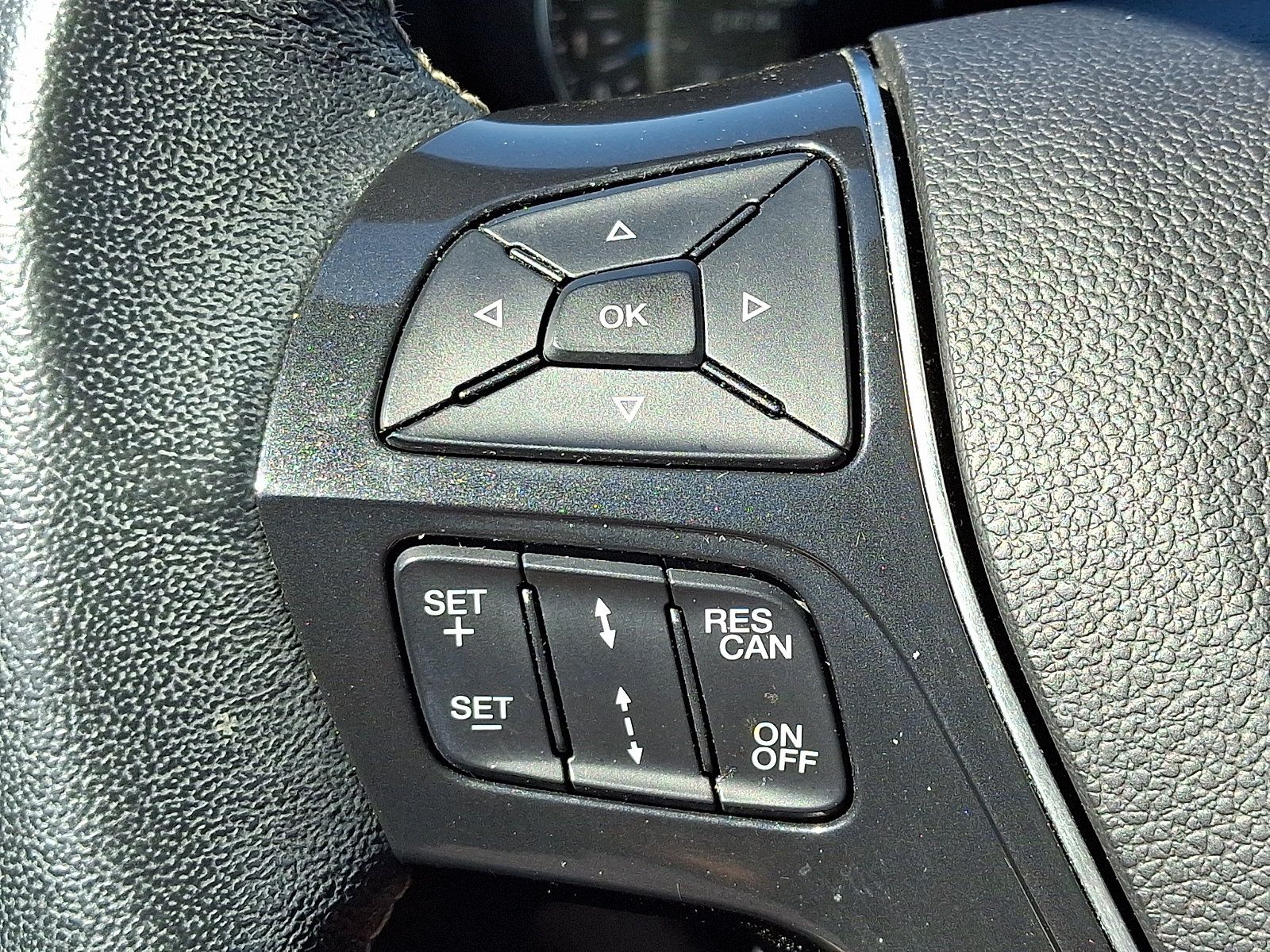 Used 2018 Ford Explorer Platinum AWD/4WD image 23