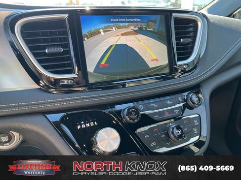 New 2026 Chrysler Pacifica Limited image 10