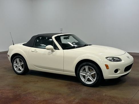 Used 2007 MAZDA MX-5 Miata Sport RWD image 22
