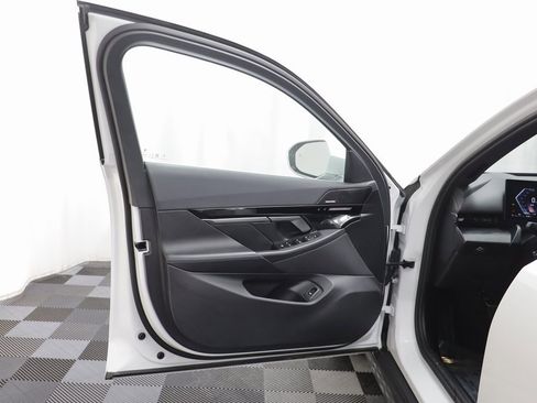 Used 2025 BMW 530i xDrive image 4