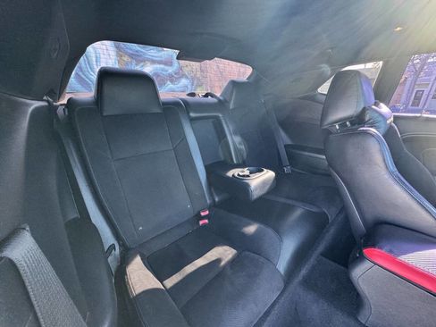 Used 2018 Dodge Challenger R/T Scat Pack w/ Leather Interior Group RWD image 31