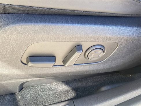 Used 2025 Kia Carnival SX w/ SX Dark Edition Package image 19