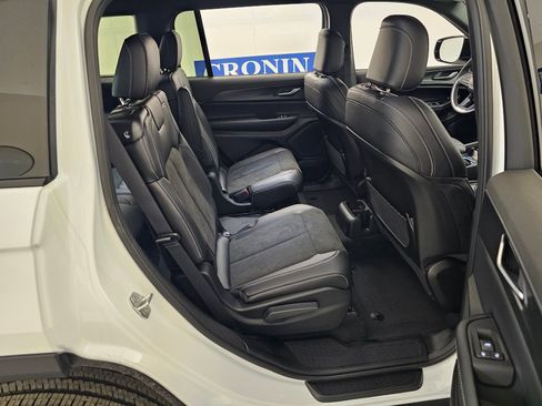 New 2025 Jeep Grand Cherokee L Laredo image 27