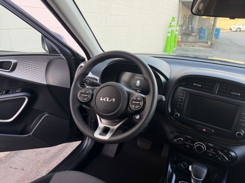 Used 2025 Kia Soul LX w/ LX Technology Package image 32