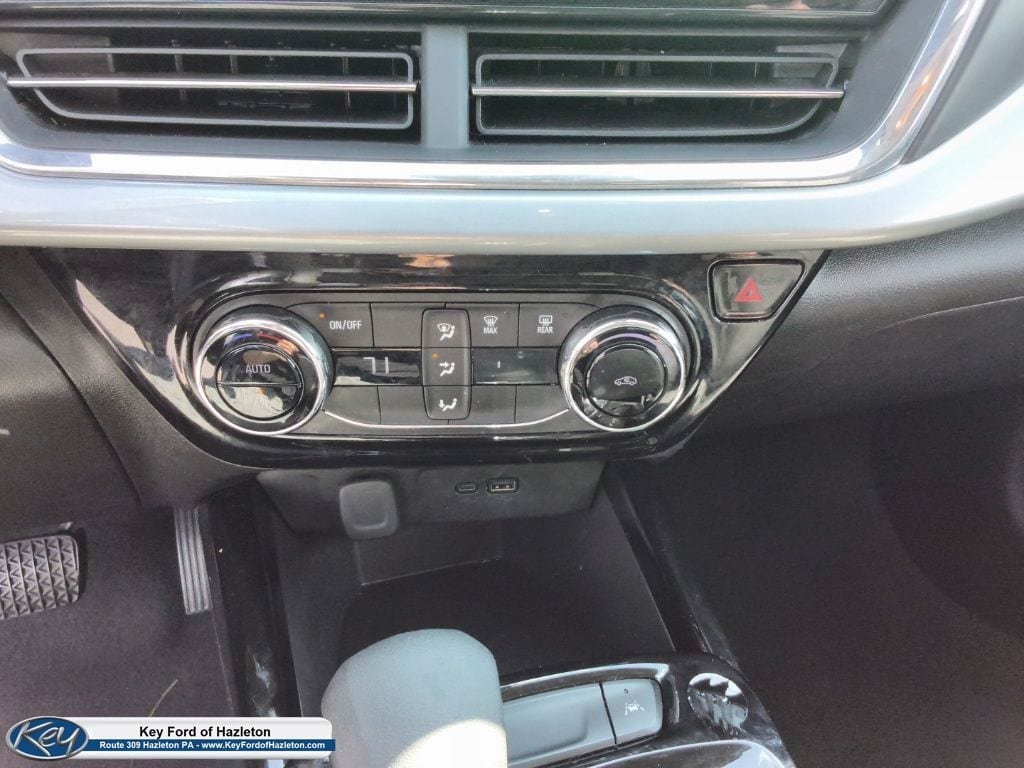 Used 2025 Chevrolet Trax LT FWD image 33