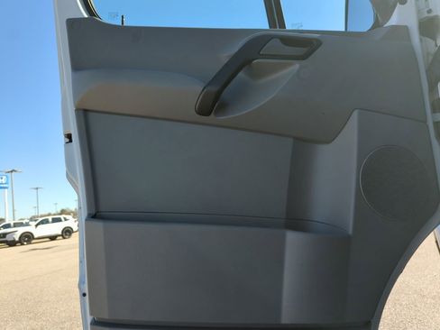 Used 2018 Mercedes-Benz Sprinter 2500 image 8