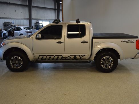 Used 2018 Nissan Frontier PRO-4X AWD/4WD image 6