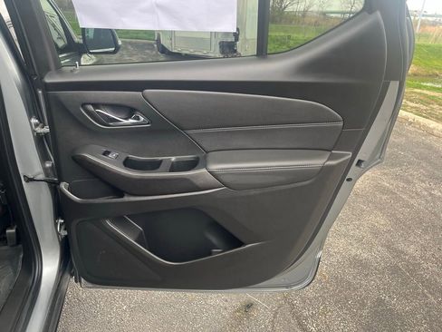 Used 2023 Chevrolet Traverse LT image 30