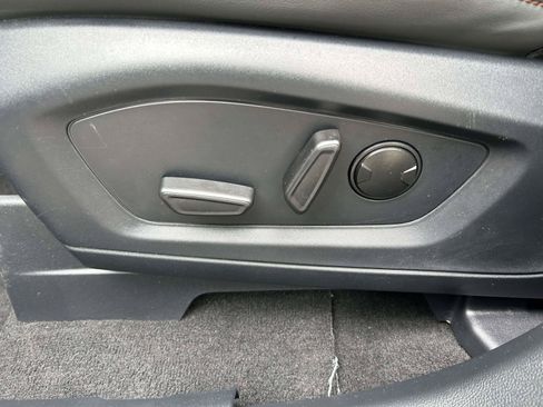 Used 2025 Ford Explorer Active w/ Active Comfort Package RWD image 22