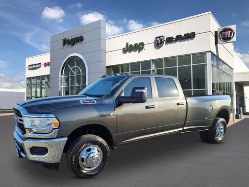 Used 2024 RAM 3500 Tradesman w/ Chrome Appearance Group AWD/4WD image 4