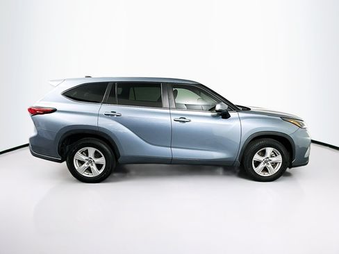 Used 2023 Toyota Highlander LE FWD image 10