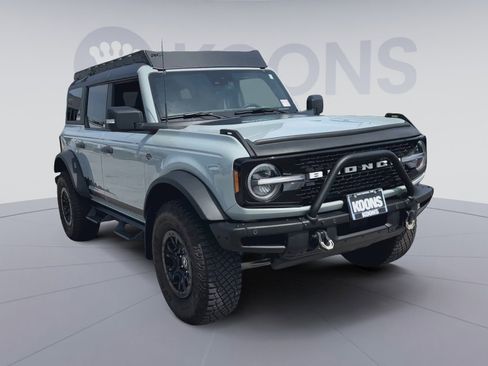 Used 2023 Ford Bronco Wildtrak image 4