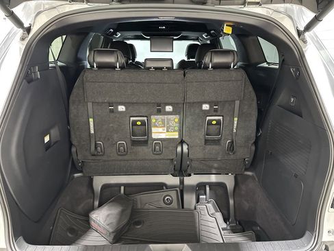 Used 2025 Toyota Sienna Platinum image 16