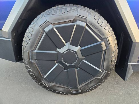 Used 2024 Tesla Cybertruck Cyberbeast AWD/4WD image 19