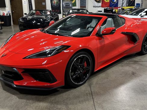 Used 2021 Chevrolet Corvette Stingray Coupe w/ Z51 Performance Package image 16