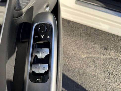 Used 2025 Mercedes-Benz C 300 4MATIC Sedan image 21