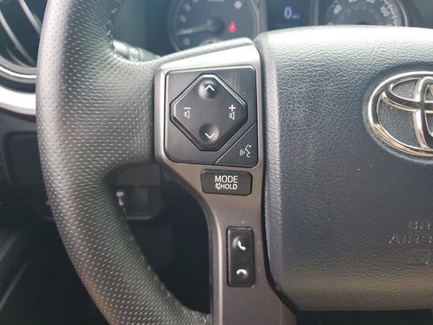 Used 2020 Toyota Tacoma TRD Sport AWD/4WD image 19