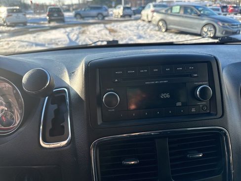 Used 2014 Dodge Grand Caravan SXT image 14