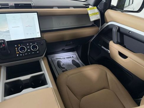 New 2026 Land Rover Defender 110 X-Dynamic SE image 20