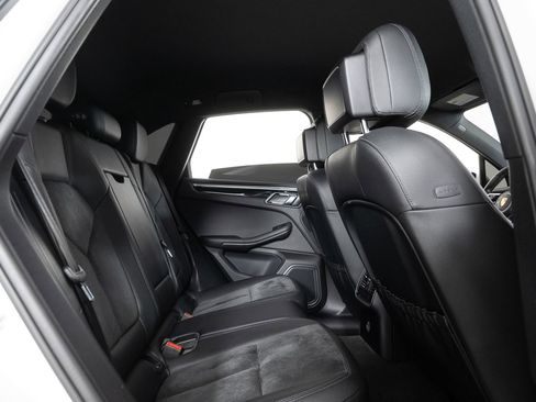 Used 2018 Porsche Macan image 23