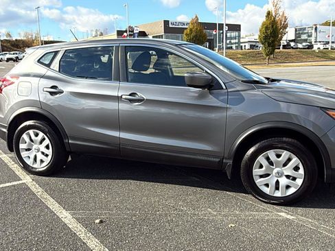 Used 2020 Nissan Rogue Sport S image 3