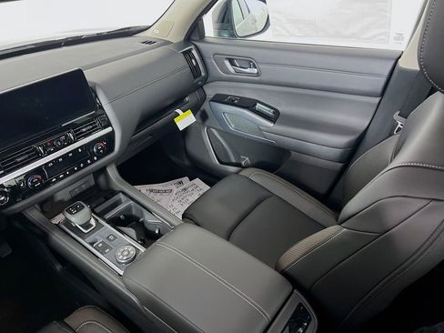 New 2026 Nissan Pathfinder SL image 22