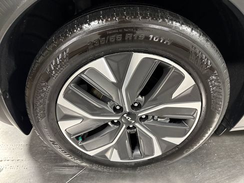Certified 2024 Kia EV6 Light AWD/4WD image 13