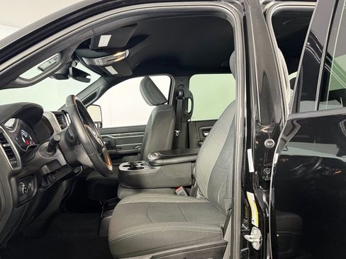 Used 2024 RAM 2500 Big Horn w/ Safety Group image 22