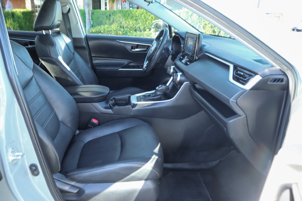 Used 2021 Toyota RAV4 XLE Premium AWD/4WD image 39