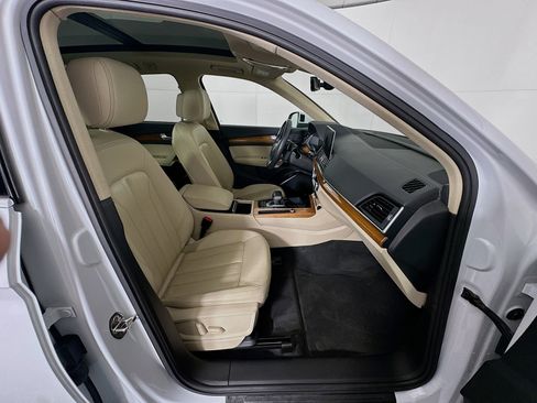 Used 2021 Audi Q5 e Premium w/ Convenience Package image 29