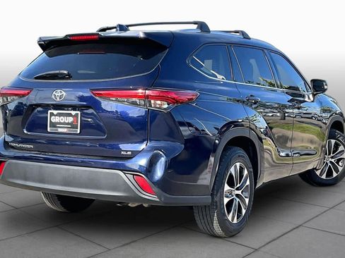 Used 2021 Toyota Highlander XLE FWD image 12