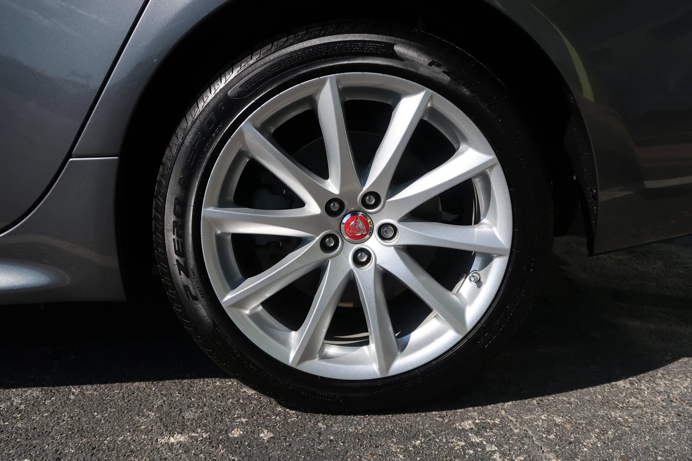 Used 2019 Jaguar XJ R-Sport RWD image 55