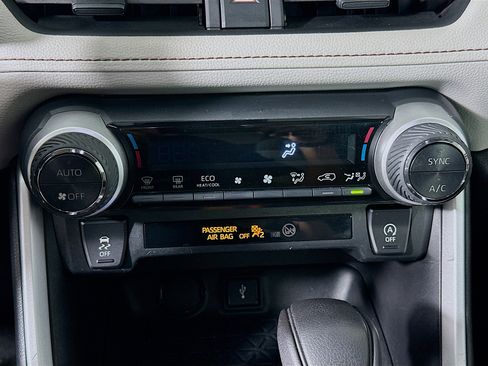 Used 2022 Toyota RAV4 XLE w/ Convenience Package FWD image 23