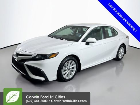 Used 2024 Toyota Camry SE FWD image 5