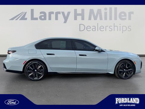 Used 2025 BMW 760i xDrive w/ Premium Package AWD/4WD image 6