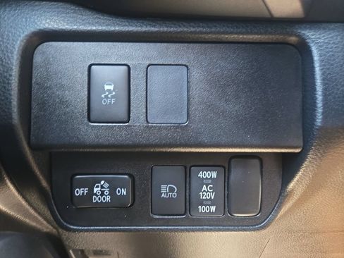 Used 2021 Toyota Tacoma TRD Sport AWD/4WD image 18