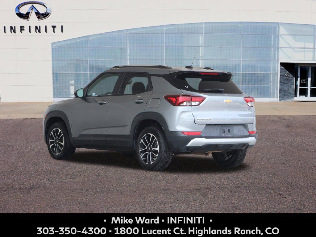 Used 2025 Chevrolet TrailBlazer LT AWD/4WD image 3