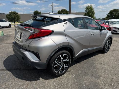 Used 2018 Toyota C-HR XLE FWD image 7