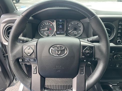Used 2022 Toyota Tacoma TRD Off-Road w/ Technology Package image 7