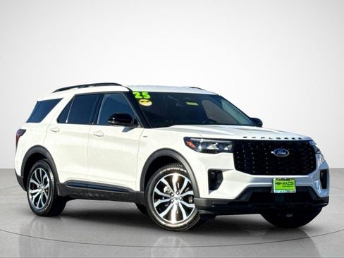 Used 2025 Ford Explorer ST-Line RWD image 2